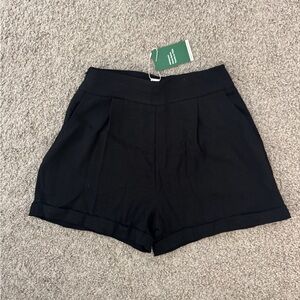 HALARA Black High-Waist Pleated Women's Shorts